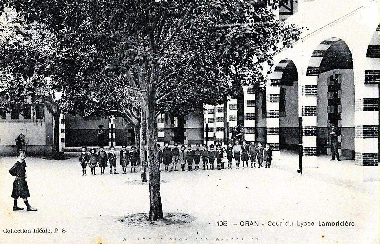 1972- Oran - Lycee Lamoriciere.jpg